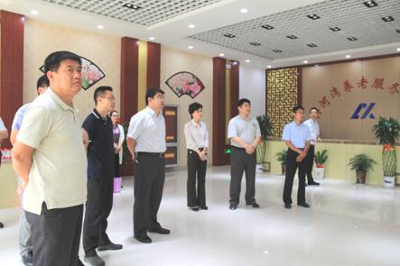 樂(lè)陵市黨政考察團(tuán)蒞臨興河灣智慧醫(yī)養(yǎng)中心項(xiàng)目考察觀摩