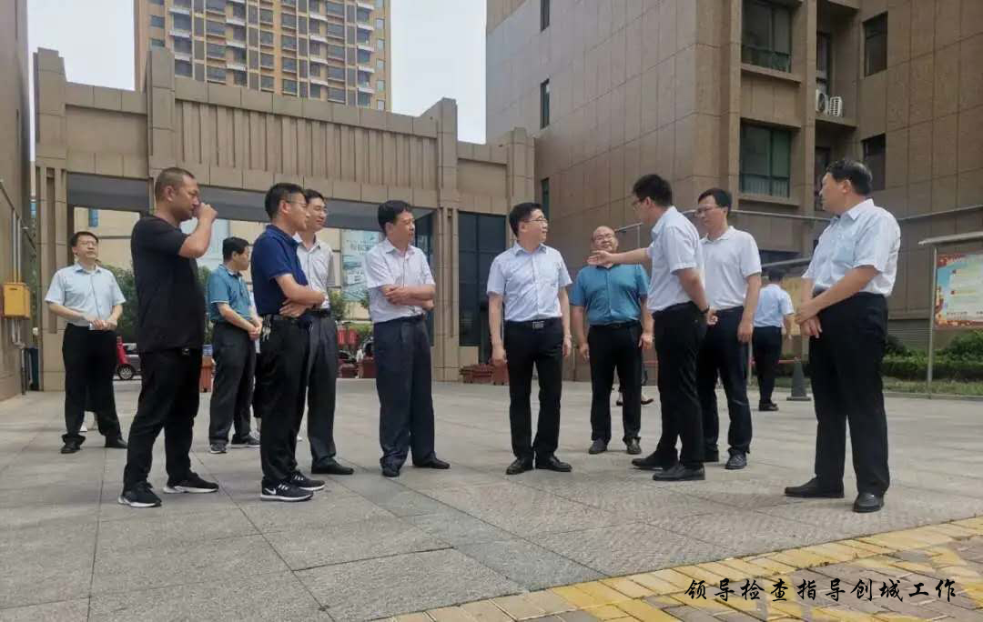 市領導到興河灣小區 督導文明城市創建工作